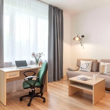 מלון דירות Media Park 4*