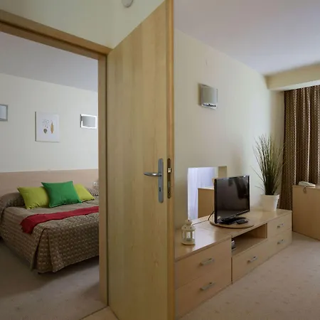 Media Park Apartahotel 4*