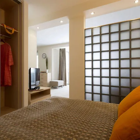 Apart Otel Media Park Varşova