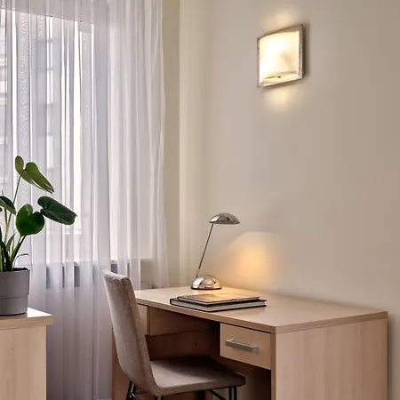 Apart Otel Media Park Varşova